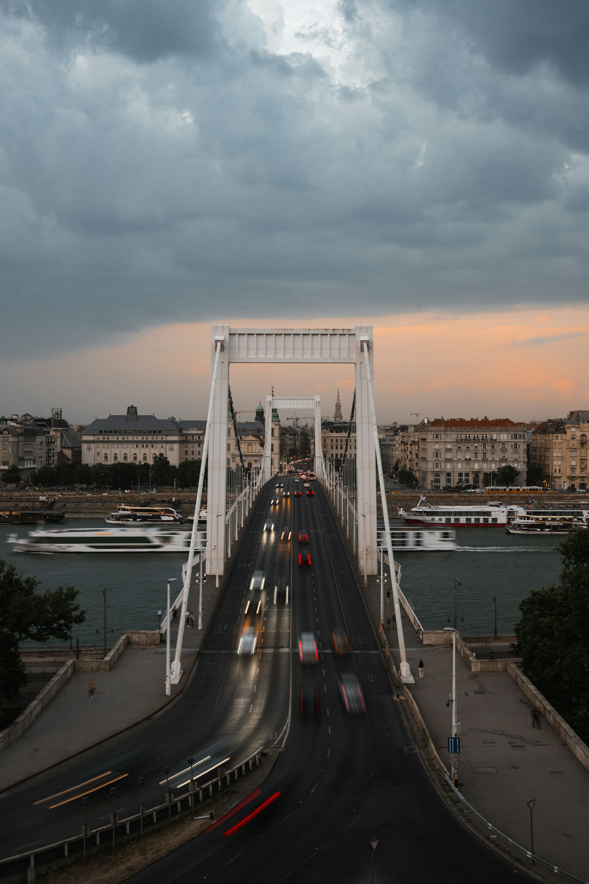 krisztian-tabori-BnUPxUcRGVA-unsplash